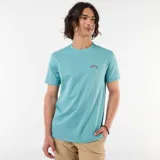 Remera de manga corta color celeste con cuello redondo y pequeño bordado de moto en el pecho.