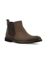 Botin tipo Chelsea de cuero color marrón, con paneles laterales elásticos y suela de goma negra.