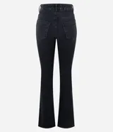 Pantalón de jean corte bootcut, color negro, con tiro alto, trabillas en la cintura, cierre de botón y bolsillo reloj.