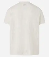 Remera de hombre color crudo, de punto calado con textura de encaje, cuello redondo y mangas cortas. Corte regular. Confeccionada en poliéster y algodón.