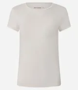 Remera deportiva de microfibra con cuello redondo y mangas cortas, diseñada con un ajuste al cuerpo y acabado de tacto suave.