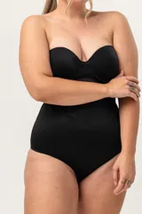 Body modelador reductor color piel, strapless, con aro y copa. Breteles regulables desmontables. Reforzado en zona abdominal para mayor contención. Broches en entrepierna con fundillo en algodón 100%.