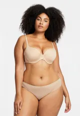 Soutien de lycra celeste con aro y copa preformada, de la marca Montelle. Breteles fijos con largo regulable.