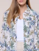 Camperita de lino liviana, marca Dash, con estampado botánico de hojas en tonos azules, verdes y tostados sobre base blanca. Presenta cierre frontal con botones, cuello clásico y bolsillos aplicados en el pecho.