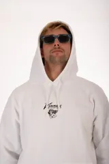 Buzo hoodie blanco con estampado de dos ángeles y texto en la espalda.