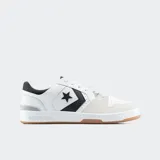 Championes urbanos Converse Lifestyle 1998, color blanco con detalles en negro y beige. Confeccionados en cuero y gamuza, con logo de estrella y galón en el lateral.