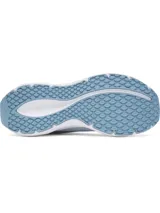 Championes de running Under Armour W Ascend, color celeste con suela blanca y detalles en azul marino. Parte superior de malla transpirable con refuerzos sintéticos y amortiguación Charged+.