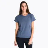 Remera deportiva de manga corta Merrell, color azul grisáceo, con cuello redondo y logo estampado en el pecho. Confeccionada en tejido técnico transpirable con tecnología de secado rápido y protección UV.