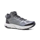 Bota de trekking Hi-Tec Bret, color gris con detalles en negro.