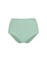 Bombacha tipo brief tiro alto color verde, de diseño sin costuras con acabado invisible bajo la ropa y cobertura total en la espalda.