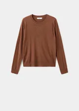 Jersey de punto fino de manga larga y cuello redondo, con diseño recto.