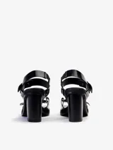 Sandalias negras de cuero vacuno con tiras, detalles de gemelos en bronce, taco de madera y plataforma de EVA.