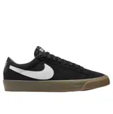 Championes Nike SB Zoom Blazer Low Pro GT, color negro con el swoosh en blanco y suela de goma translúcida.