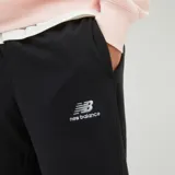 Pantalón de jogging negro de felpa francesa con cintura y puños elásticos, cordón plano de algodón y logo bordado en el muslo izquierdo.