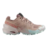 Championes de trail running Salomon Speedcross 6, color salmón con detalles en celeste y suela con tacos pronunciados para mayor adherencia.