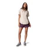 Camisa de manga corta Columbia modelo Tamiami II SS Shirt, color gris claro, con cierre frontal de botones, cuello camisero y bolsillo en el pecho con logo de la marca.