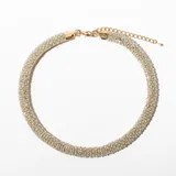 Gargantilla dorada con múltiples hileras de strass.