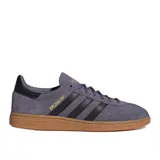 Championes Adidas Handball Spezial color violeta, confeccionados en gamuza con las icónicas tres tiras laterales en negro y suela de goma color caramelo.