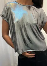 Blusa plateada de manga corta con lurex.