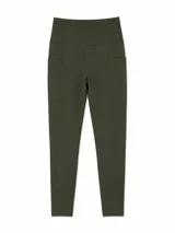 Calza deportiva de tiro alto color verde oliva, con bolsillos laterales y detalles de microperforaciones en los costados.