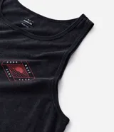 Musculosa de algodón color negro con efecto marmolado, cuello redondo y estampa frontal pequeña en el pecho con diseño de atardecer y texto Good Wave Surf Club.