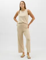 Pantalón tejido de corte recto y diseño fluido, color amarillo, con cintura ancha elastizada.