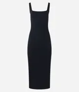Vestido midi negro de punto roma, con escote cuadrado y corte ajustado.