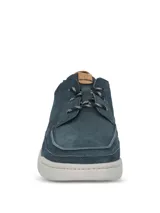 Zapato casual Hush Puppies modelo Fontier, confeccionado en cuero azul marino con detalles en color suela en el talón y lengüeta. Presenta suela de EVA con tecnología Duo-Balance para mayor ligereza y estabilidad, y cierre mediante cordones bicolores.