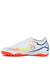 Championes de fútbol 5 Lotto Minza-TF, color blanco con suela naranja y detalles multicolores en los laterales.