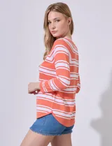 Buzo Ninety de algodón a rayas horizontales color naranja y blanco, de manga larga y cuello redondo. Tejido fino.