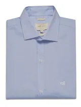 Camisa de manga larga RKF modelo Easyitsolid, color celeste, de popelina 100% algodón con calce regular. Cuenta con cuello italiano, cierre frontal de botones y un bolsillo en el pecho con el logo bordado.