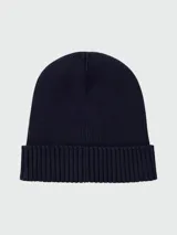 Gorro tipo beanie de lana en color negro, con diseño de punto acanalado y borde doblado.