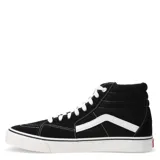 Championes de caña alta estilo urbano, color negro con detalles en blanco, confeccionados en lona con costuras visibles y suela de goma vulcanizada.