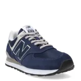 Championes urbanos New Balance modelo 574, color azul marino con detalles en gris y blanco, confeccionados en gamuza y malla, con logo "N" característico en los laterales y entresuela ENCAP.