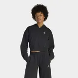 Campera Adidas Originals con capucha, corte cropped y holgado, de color negro, con cierre frontal completo y el logo del trébol bordado en el pecho.