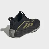 Championes de básquet Adidas Own The Game 3, color negro con detalles dorados. Presentan exterior de malla y tejido técnico transpirable, amortiguación Lightmotion y suela Adiwear.