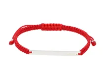 Pulsera roja de macramé con chapa rectangular de plata 925 para grabar.