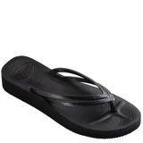 Sandalias tipo ojota Havaianas color negro, con diseño de plataforma y tiras finas con textura grabada.