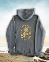 Hoodie gris oscuro con capucha, de calce estándar, con estampa en color amarillo en la espalda que presenta una palmera, un atardecer y la leyenda Tropical Sunset Palm Beach.