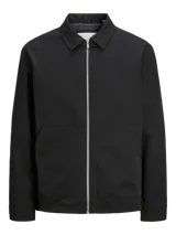 Campera negra tipo sobrecamisa con cierre de cremallera, cuello clásico, mangas largas con puños abotonados y bolsillos frontales.