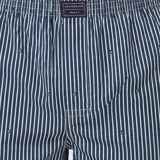 Bóxer negro de algodón liviano, con cintura elastizada y estampado integral de pequeños tractores verdes.