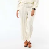 Pantalón recto de lino mezclado color amarillo claro con diseño de rayas finas verticales azuladas, de tiro alto y corte holgado.