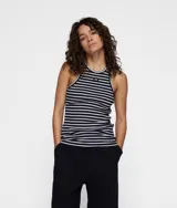 Musculosa ajustada a rayas horizontales blancas y negras, confeccionada en jersey de algodón orgánico acanalado.