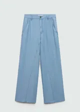 Pantalon wide leg de tiro medio confeccionado en lyocell, con cierre frontal de cremallera y botón, trabillas para cinturón y bolsillos laterales.