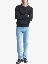 Sweater de punto negro de algodón, con cuello redondo y logo CK bordado en el pecho.