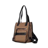 Mochila y cartera híbrida confeccionada en nylon de color beige con detalles y correas en negro. Posee dos asas superiores para llevar al hombro y correas traseras ajustables para usar como mochila. Presenta dos bolsillos frontales con cierre de cremallera y tiradores largos.