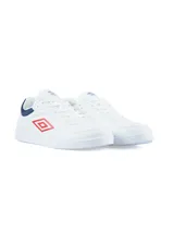 Championes Umbro modelo Max, color azul marino con suela blanca. Presentan detalles de costuras y el logo de Umbro grabado en el lateral.