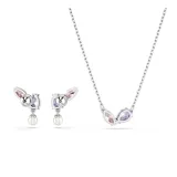 Conjunto de collar y pendientes con baño de rodio, decorados con circonitas Swarovski en tonos rosa y morado de tallas mixtas. Los pendientes incluyen además perlas de cristal Swarovski.