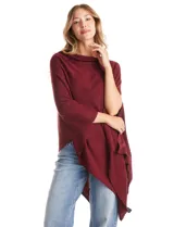 Poncho tejido de punto con diseño asimétrico y cuello redondo, confeccionado en material suave.