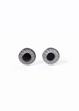 Par de aros redondos de acero quirúrgico plateado con diseño de guarda griega y centro negro.